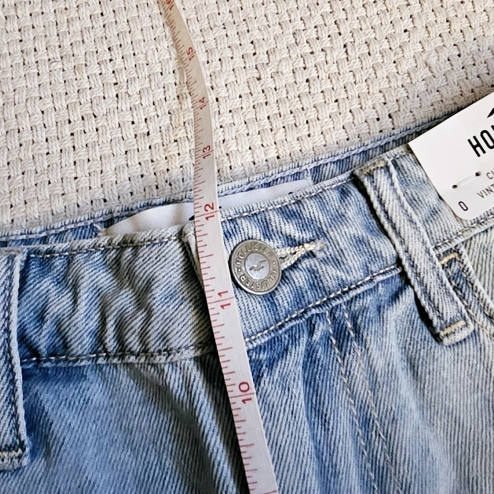 Hollister Ultra HR Light Wash Patched Curvy Vintage Relaxed Mom Shorts 0/24 - Picture 9 of 11